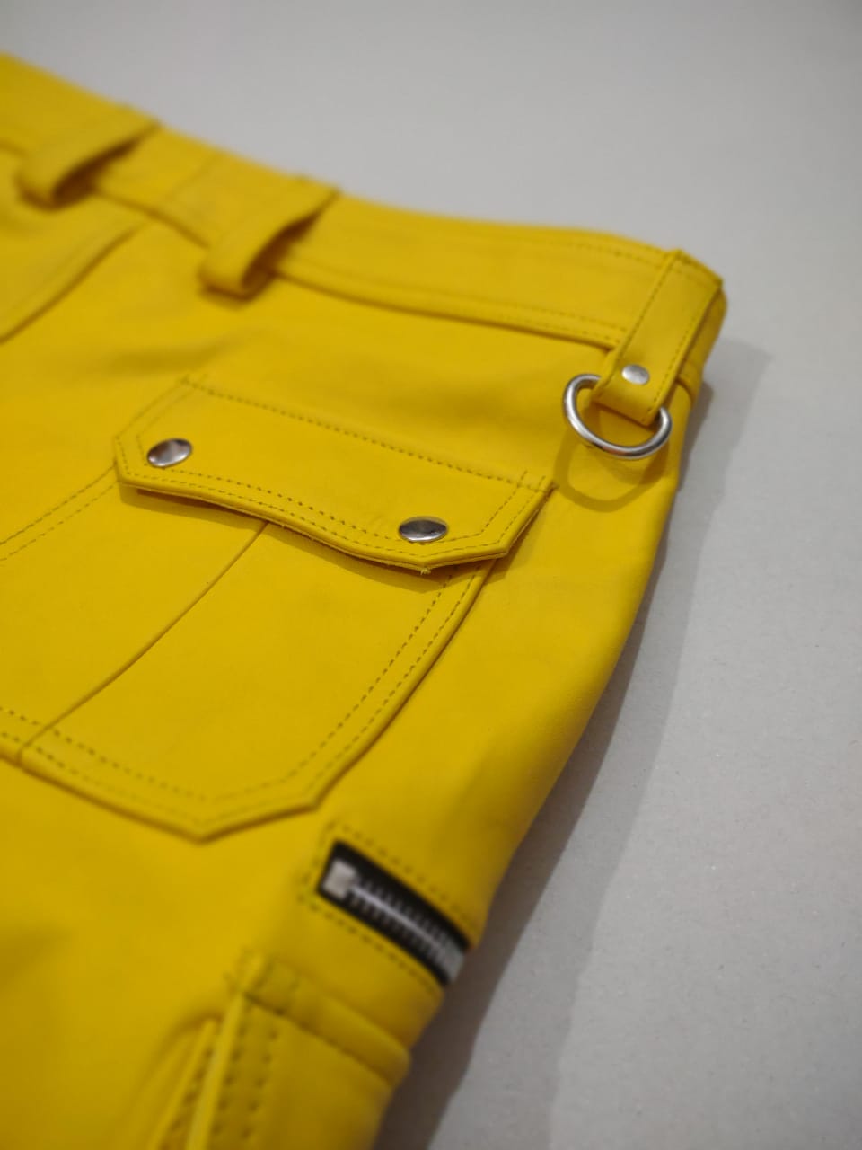 COW LEATHER ZIP POCKETS STYLE SHORT