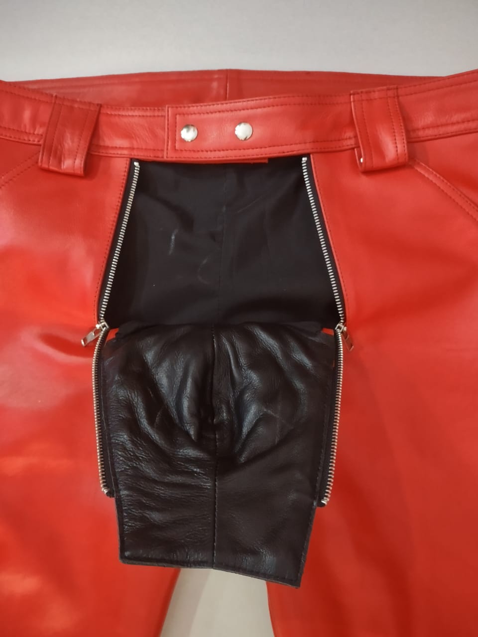 COW LEATHER PANT WITRH FRONT QUILTED POUCH
