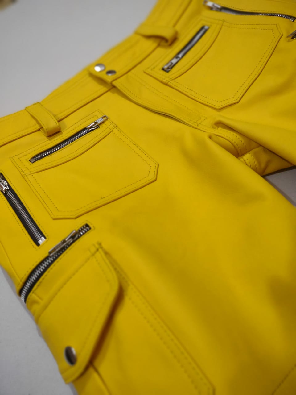 COW LEATHER ZIP POCKETS STYLE SHORT