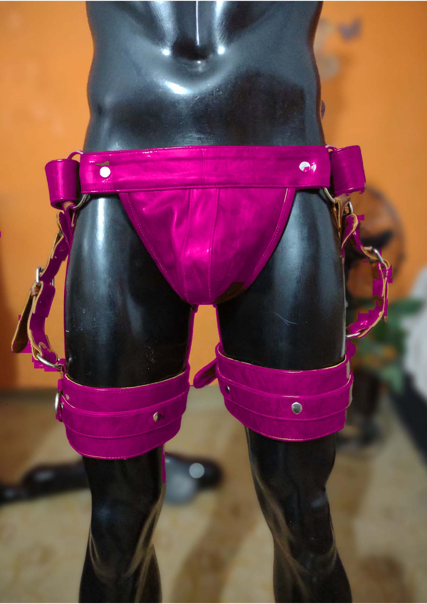 LEATHER LEG GARTERS IN COW HIDE