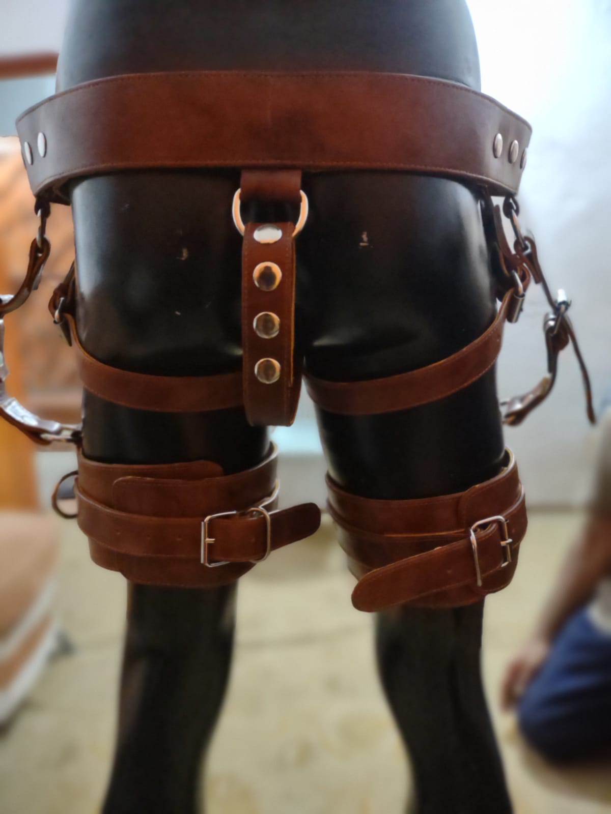 LEATHER LEG GARTERS IN COW HIDE