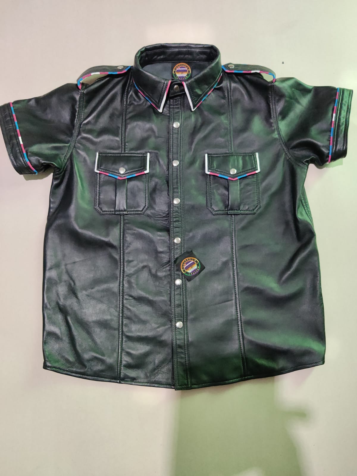 SUCCESSOR LEATHER BLACK SET WITH TRANS PIPING.