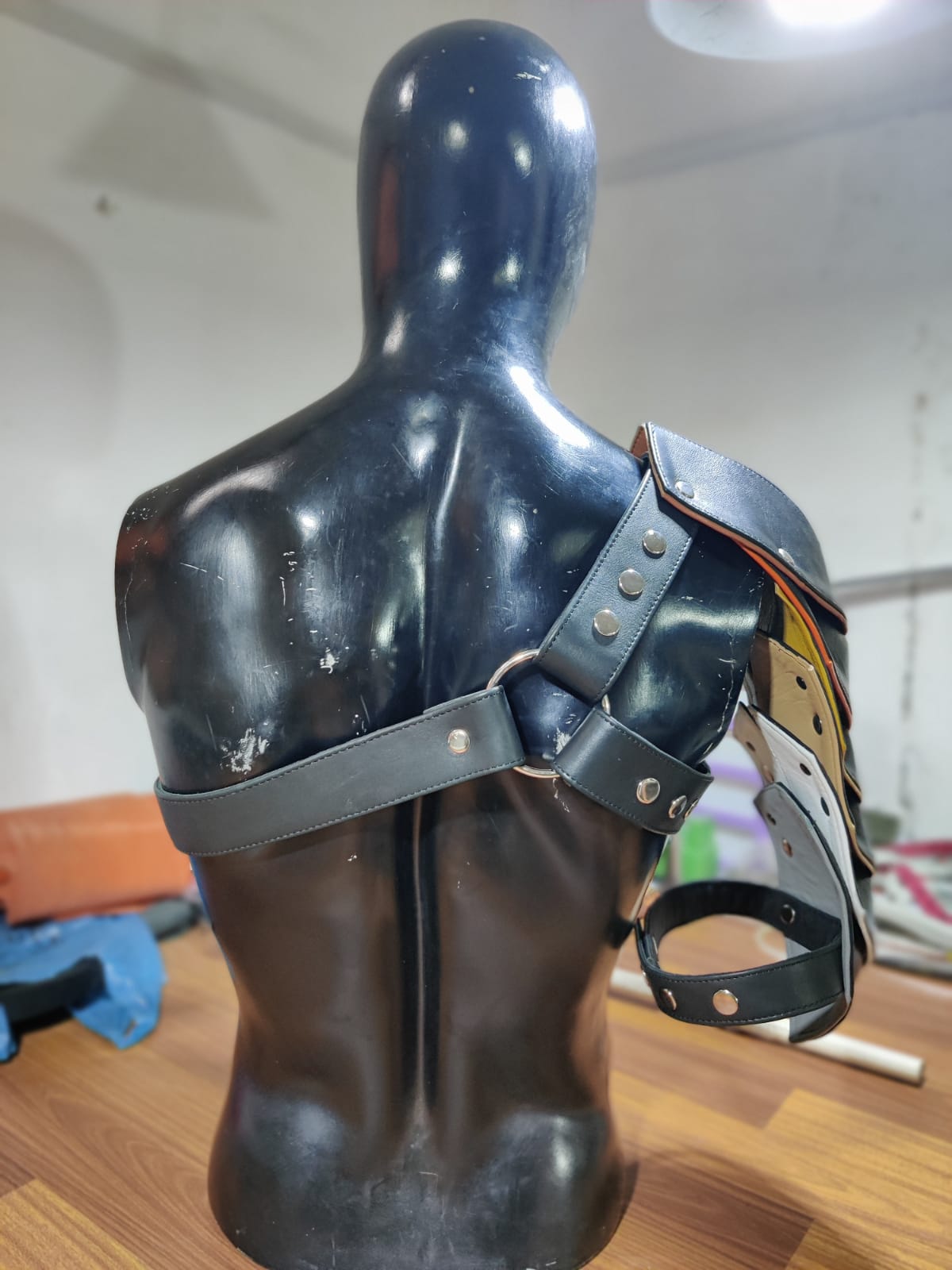 SUCCESSOR LEATHER POULDER HARNESS WITH BEAR PRIDE.