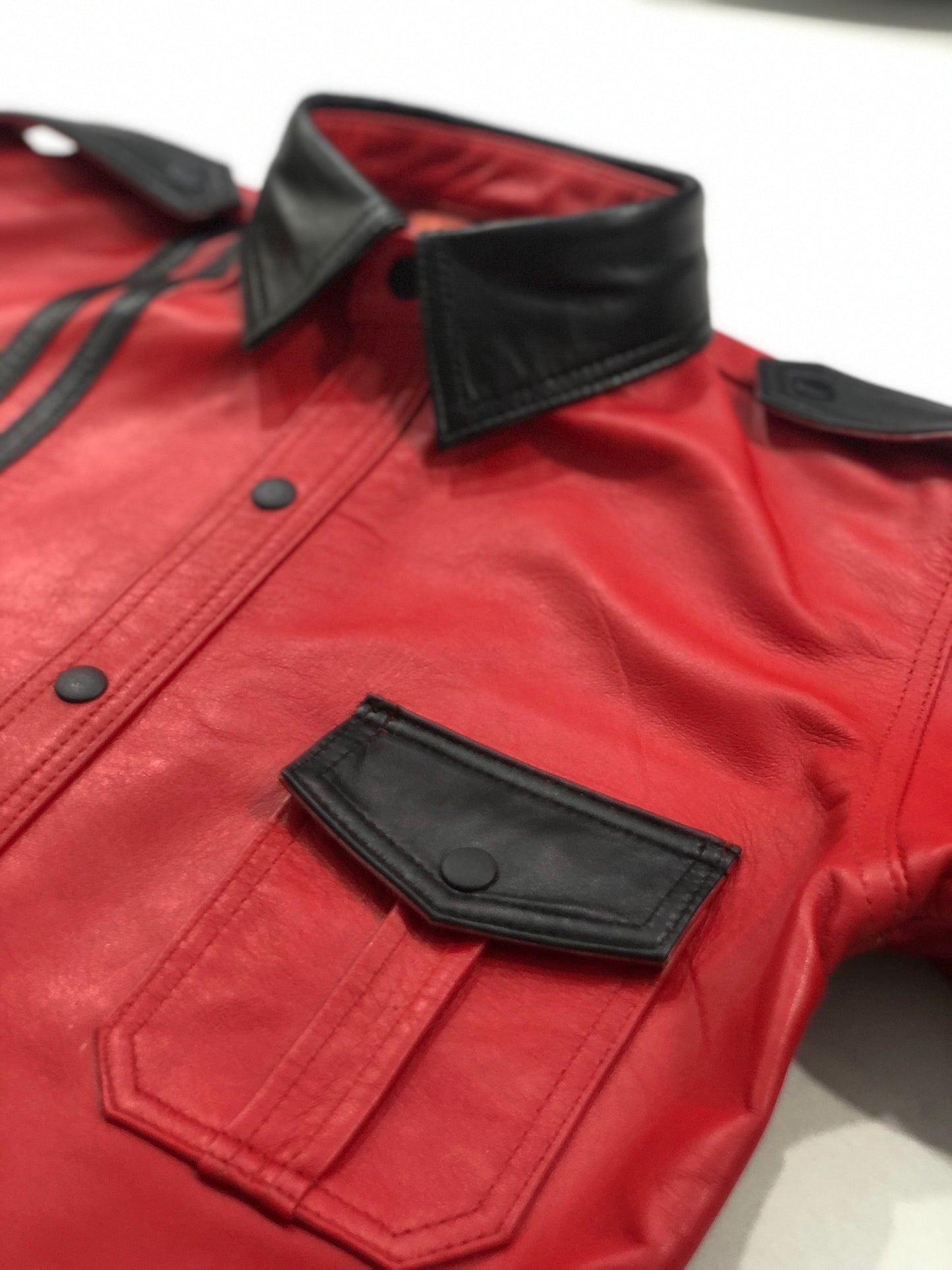 RED SHEEP LEATHER SHIRT WOTH BLACK STRIPS AND CONTRAST