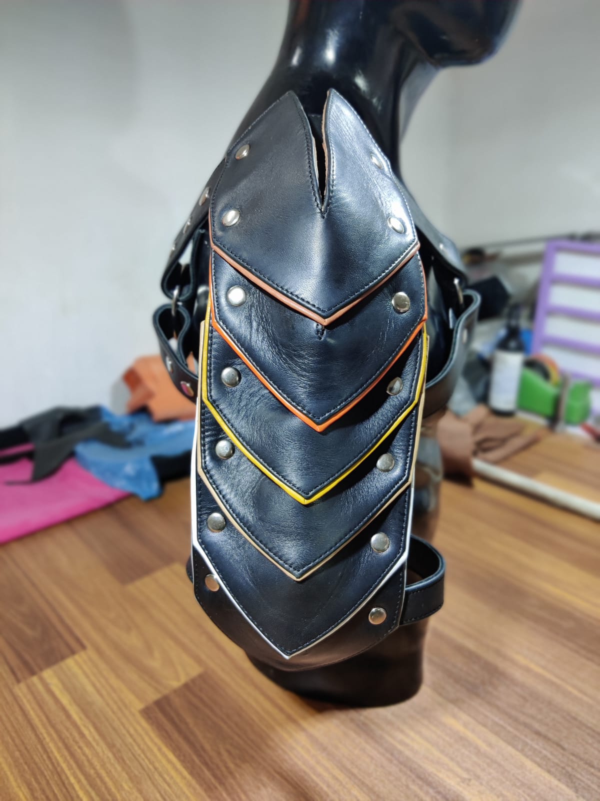 SUCCESSOR LEATHER POULDER HARNESS WITH BEAR PRIDE.