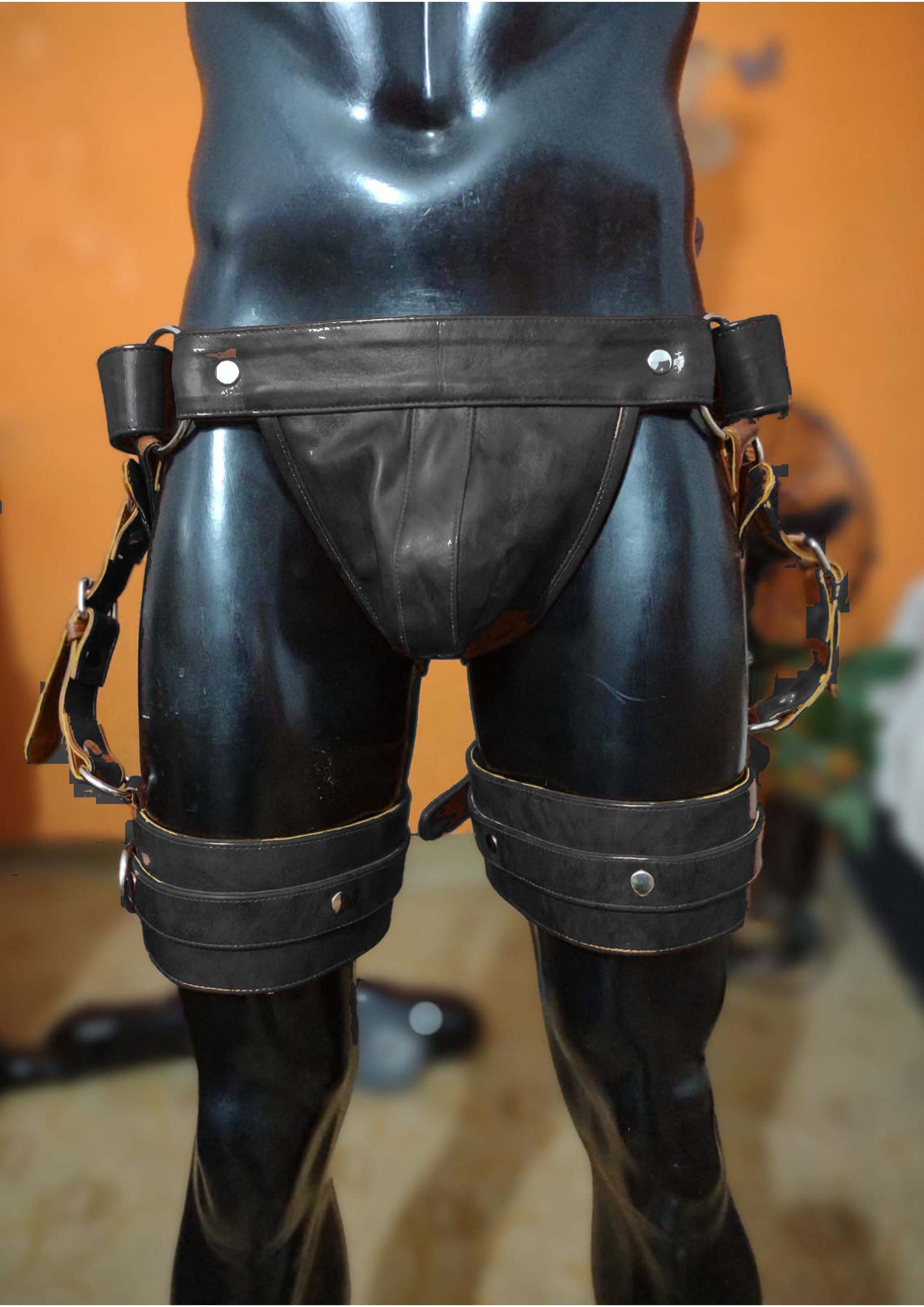 LEATHER LEG GARTERS IN COW HIDE