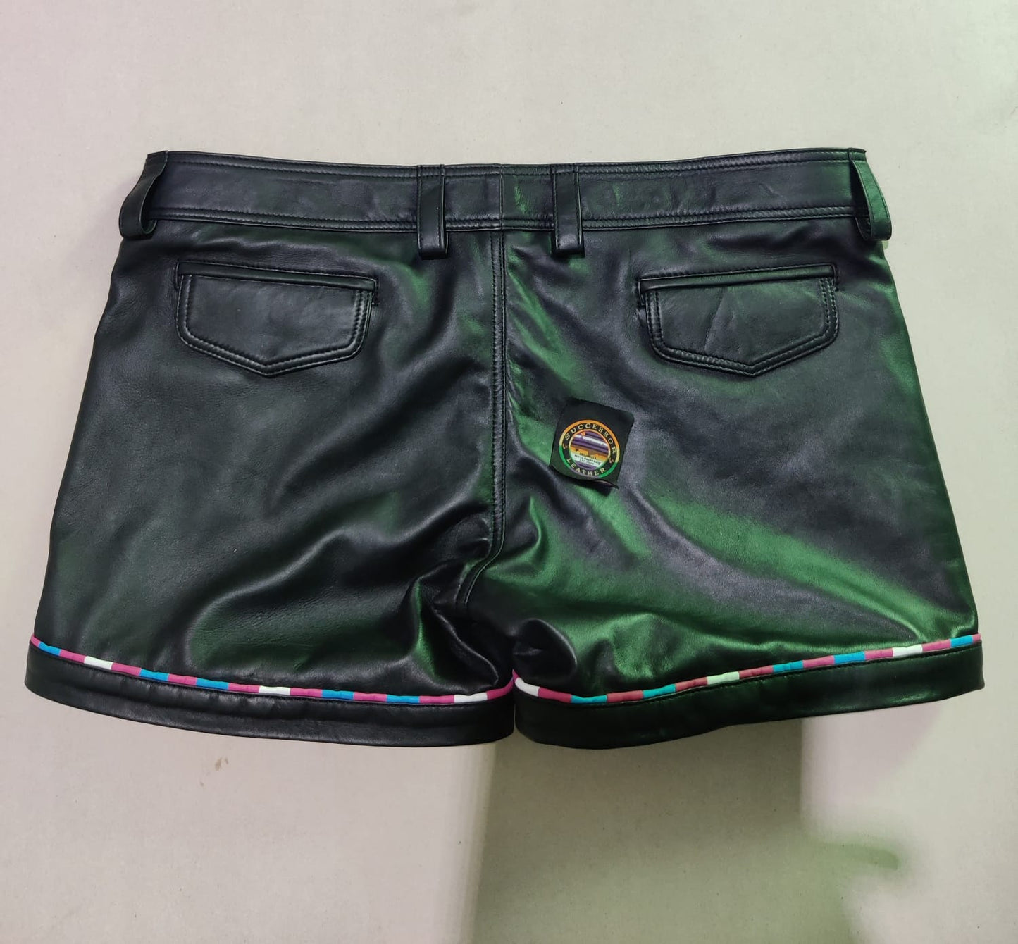 SUCCESSOR LEATHER BLACK SET WITH TRANS PIPING.
