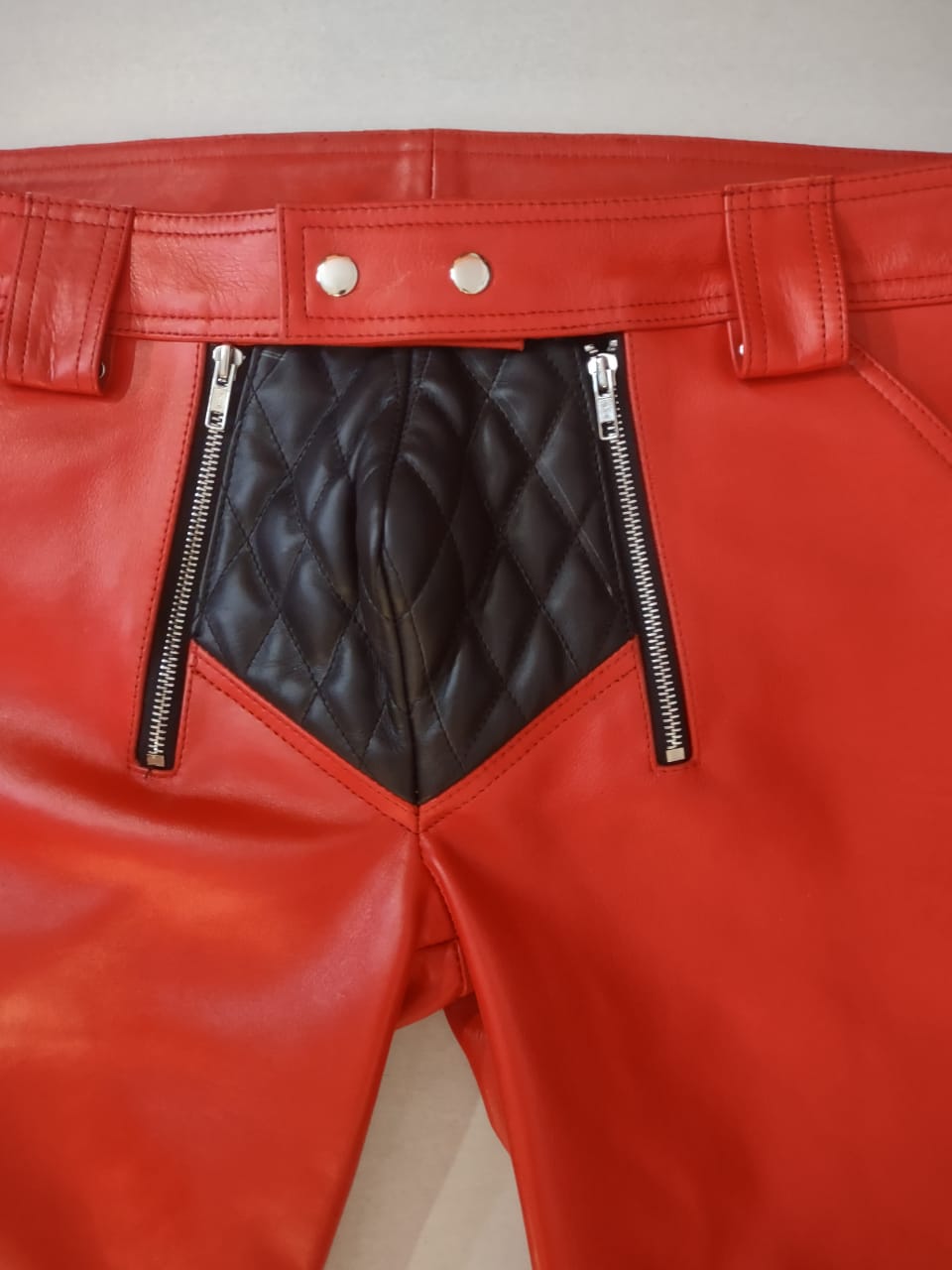 COW LEATHER PANT WITRH FRONT QUILTED POUCH